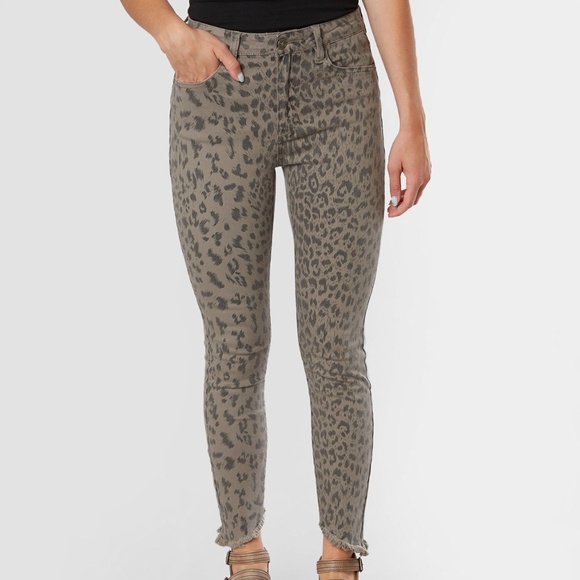 KanCan Leopard Print Skinny Cropped Raw Hem Jeans Size 9/28 - Picture 1 of 6
